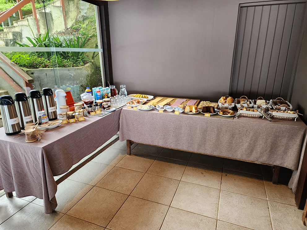Café da manhã tipo buffet