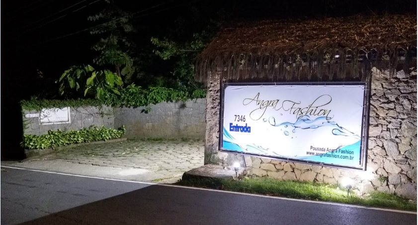 Entrada da Pousada Angra Fashion